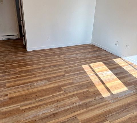 4th image of 1623 4th St