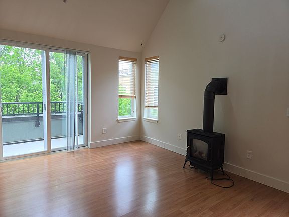5th image of 4038 Stone Way N APT 402