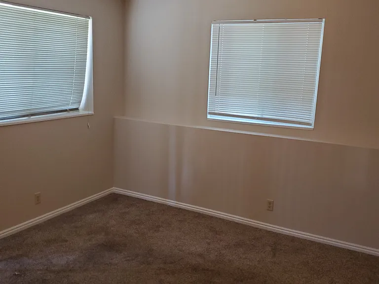 Updated 2 Bedroom! — Photo 5