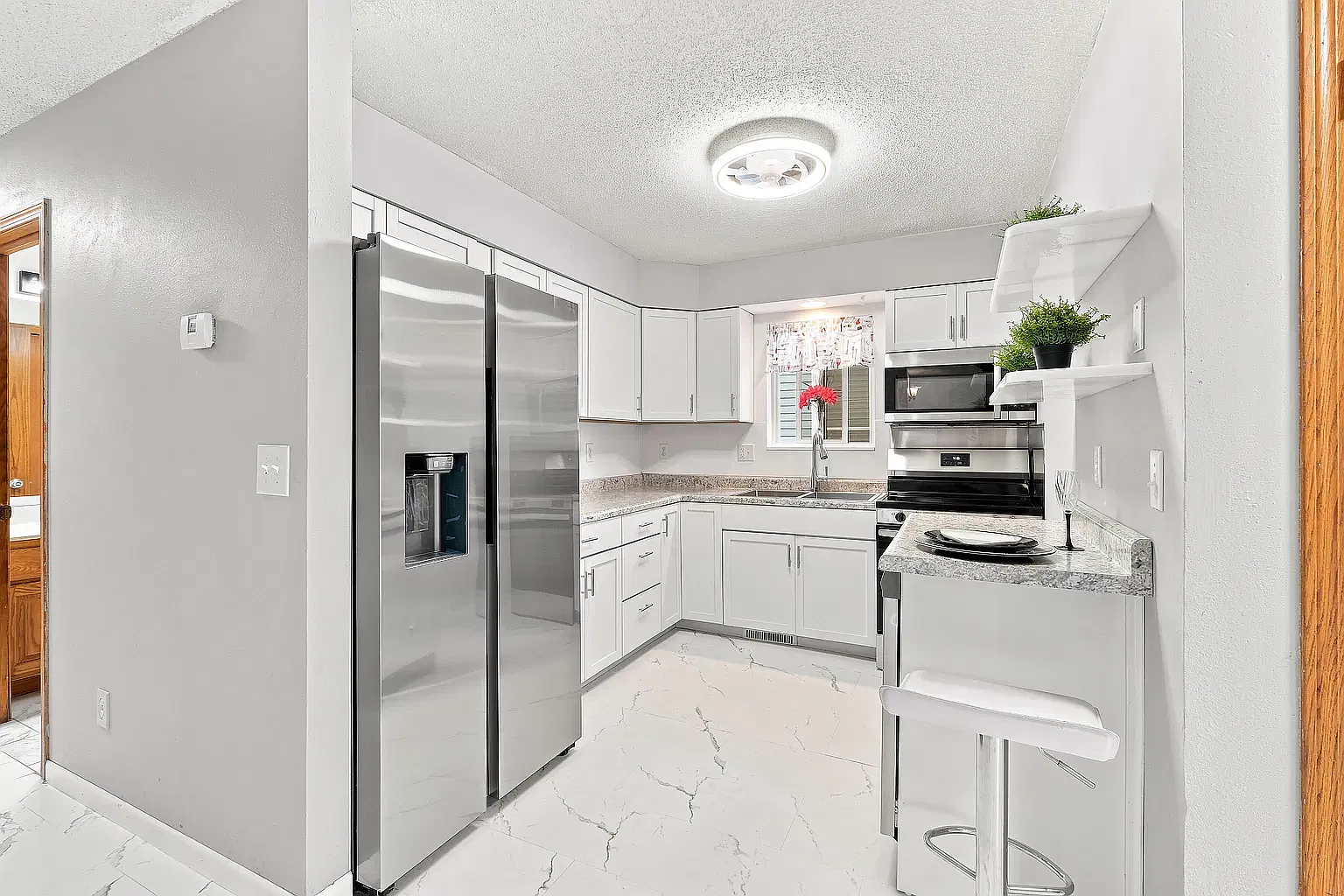 6 bed, 1876 sqft, $2,680 — Photo 3