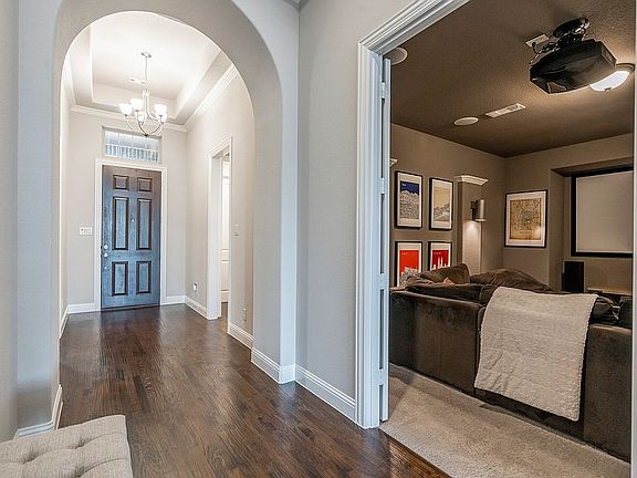 5th image of 1112 Broadmoor Way