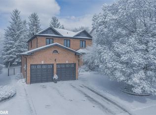 22 River Ridge Rd, Barrie, ON L4N 7G2