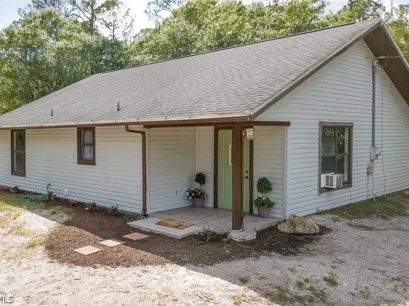 1063 Debbie Ln, Labelle, FL 33935