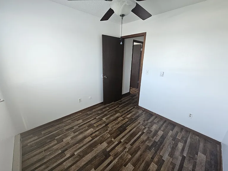 1097 Oakview Dr — Photo 8