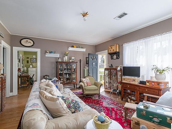 4th image of 1505 Forsythe Ave