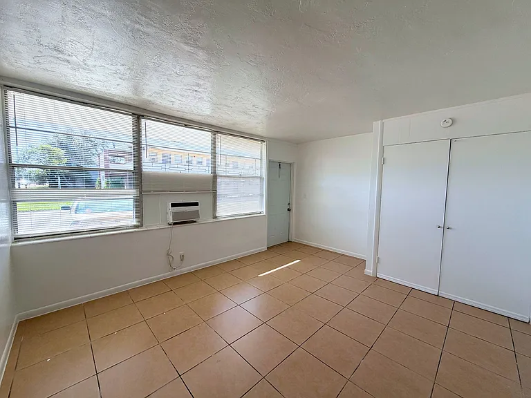 4611 South Congress Ave — Photo 27