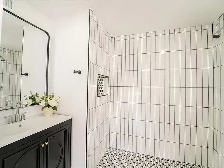 1569 Elliott St — Photo 12