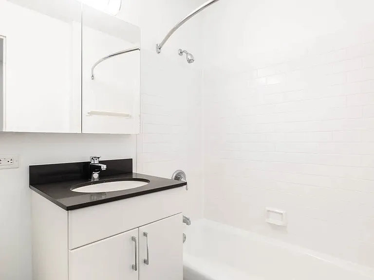 505 W 54th St #10 — Photo 16