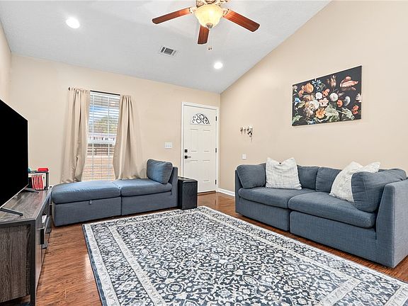 4th image of 131 Lee Road 620