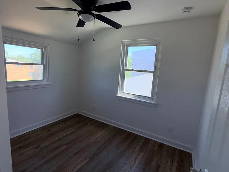 608 Chaplin St SE — Photo 13