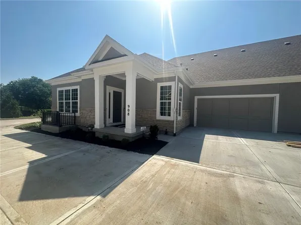 908 E 110th Ter, Kansas City, MO 64131