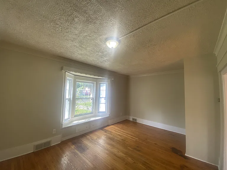 372-374 Lake View Park #372 — Photo 7