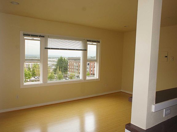 3rd image of 1545 Fawcett Ave