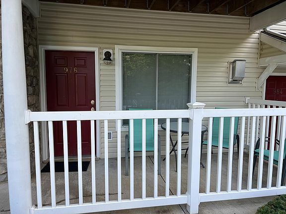 2nd image of 978 Oakwood Ave