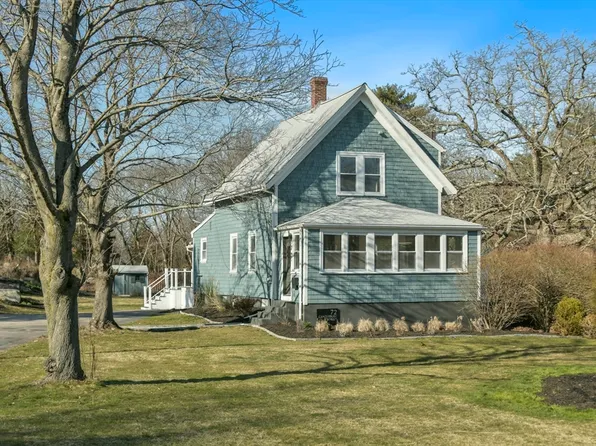 72 Canterbury St, Hingham, MA 02043
