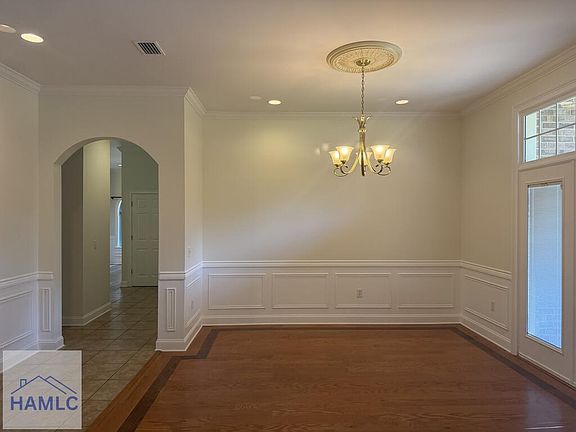 3rd image of 800 Forest St