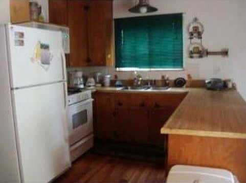 2nd image of 412 Dorset