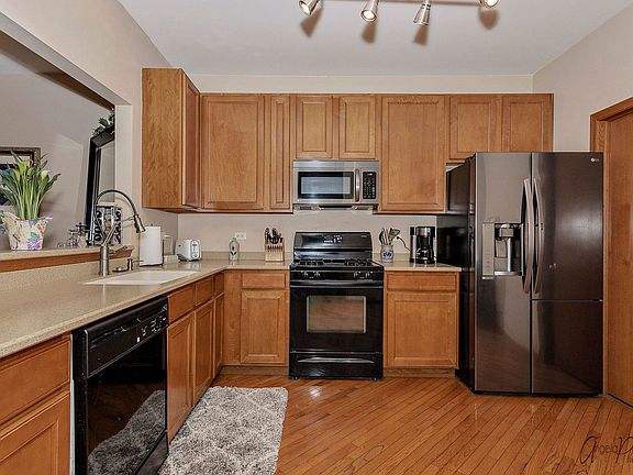 3rd image of 106 Oak Knoll Ct