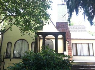 8228 16th Ave NE, Seattle, WA 98115