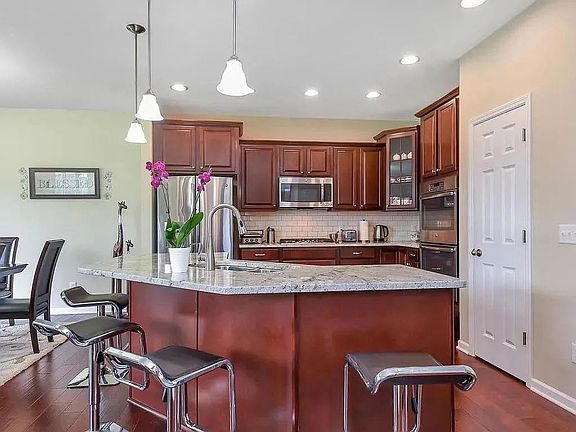 3rd image of 1573X Evergreen Ave