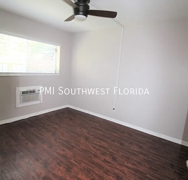 3001 Bee Ridge Rd #112 — Photo 6