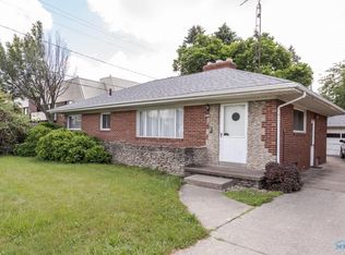 612 Lawnsdale Dr, Oregon, OH 43616
