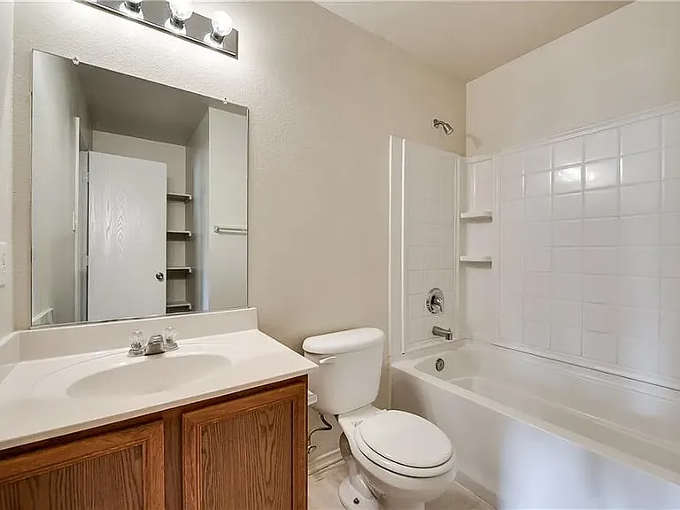 1109 Boxwood Dr — Photo 18