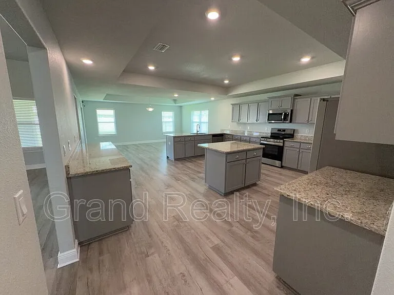 6264 Pineapple Dr — Photo 8
