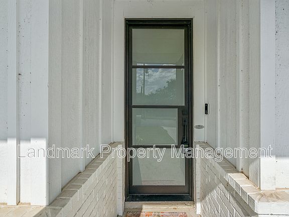 5th image of 5520 Notre Dame Ave