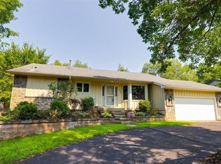 2089 Pin Oak Dr, Eagan, MN 55122