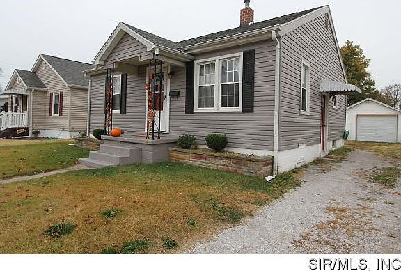 2nd image of 229 E McCasland Ave