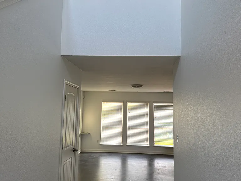15105 Verela Dr — Photo 11