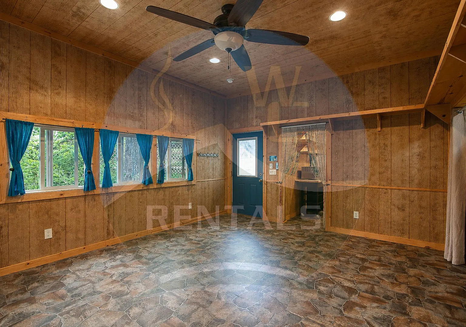 Peaceful Living, Convenient Location - Cabin in the woods with walking trails in Whittier NC! — Photo 2