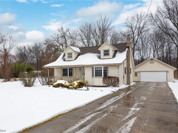 24218 Normandy Dr, Olmsted Falls, OH 44138