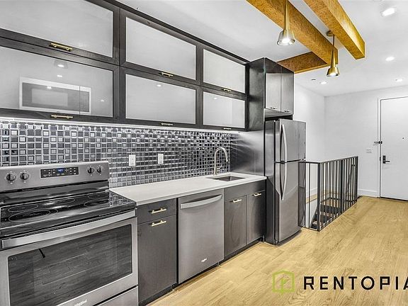 2nd image of 96 Bedford Ave #1E