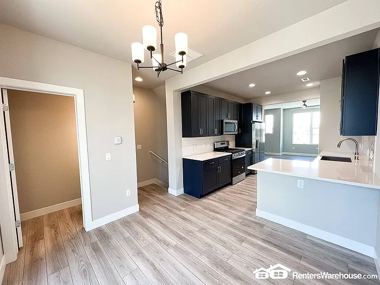 888 S Valentia St — Photo 8