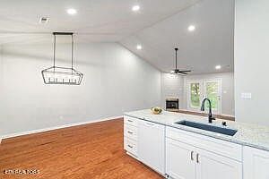 5th image of 401 Althrope Way #24