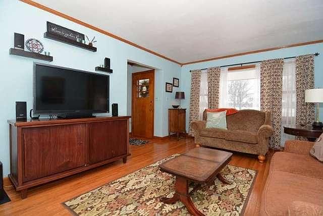1st image of 208 E Park Ave