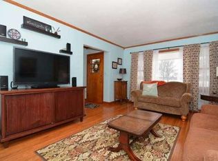208 E Park Ave, Hartland, WI 53029