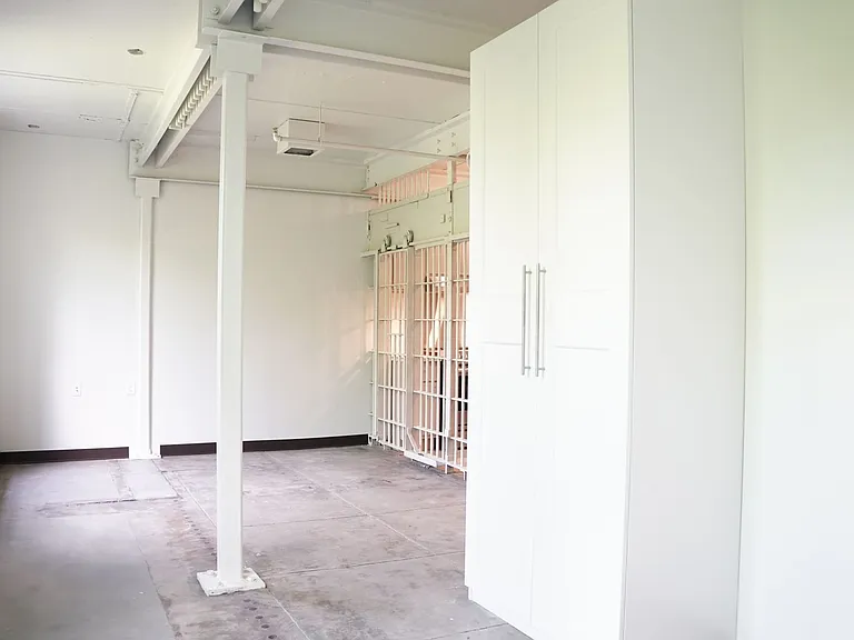 521 W 2nd Street - Leijona — Photo 12