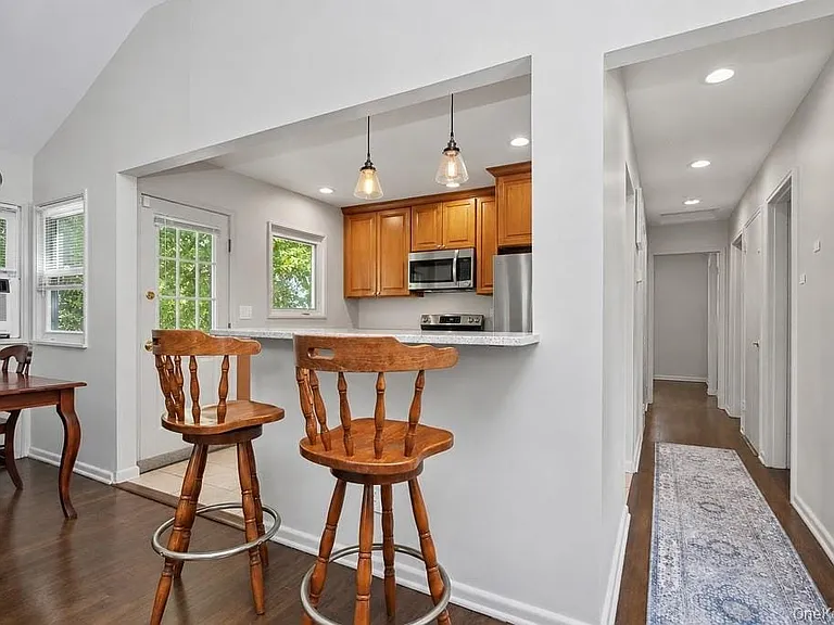 7 Tudor Pl — Photo 9