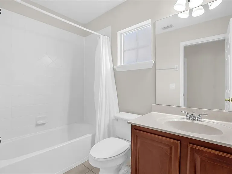 2165 Ridgewood St — Photo 25