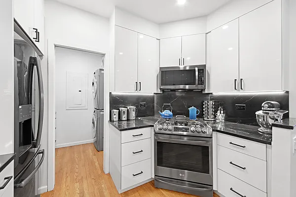 Rented by Tabak Real Estate | media 23