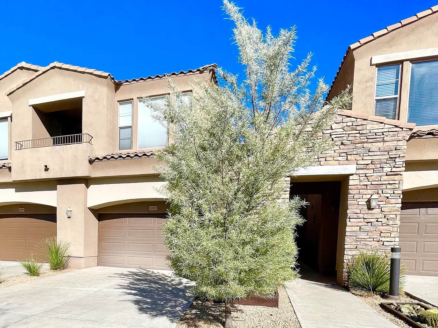 3 bed, 2.0 bath, 1714 sqft, $3,195 — Photo 4
