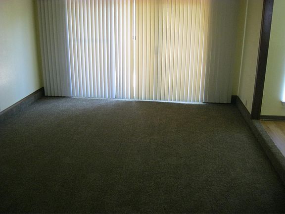 2nd image of 102 Crawford Ct