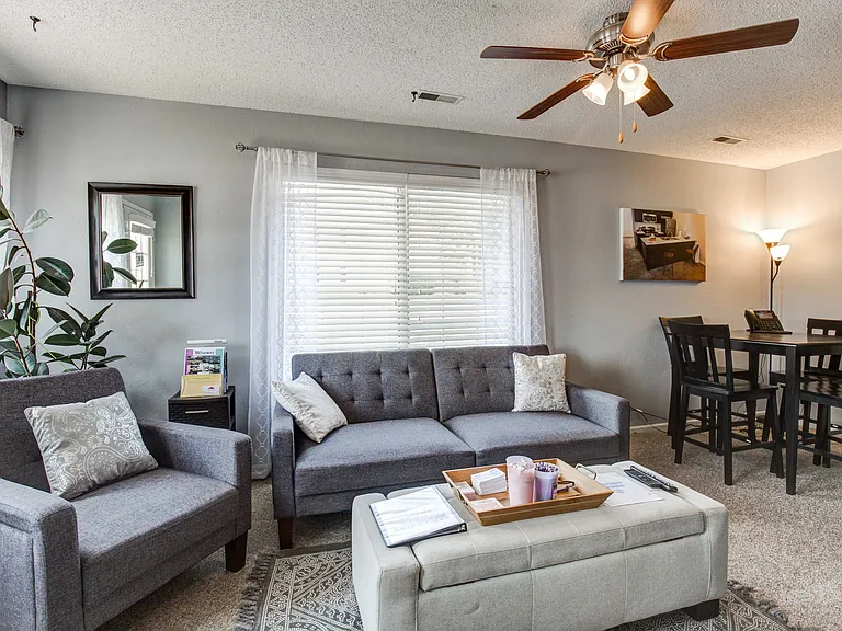 2420 Greenbriar Dr — Photo 24