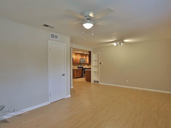 5th image of 810 Peake St
