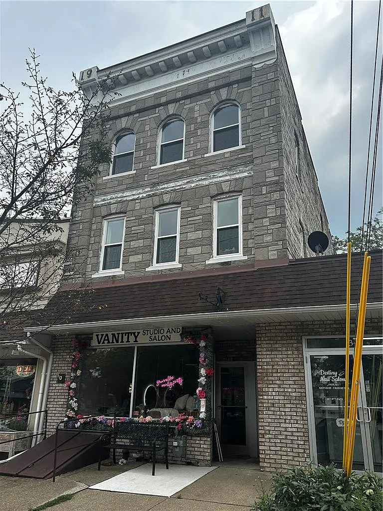 2 bed, 1.0 bath, 900 sqft, $1,850 — Photo 1