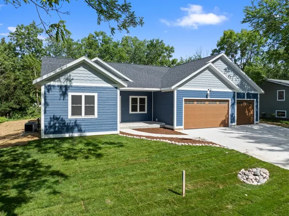 N3364 Oak ROAD, Lake Geneva, WI 53147