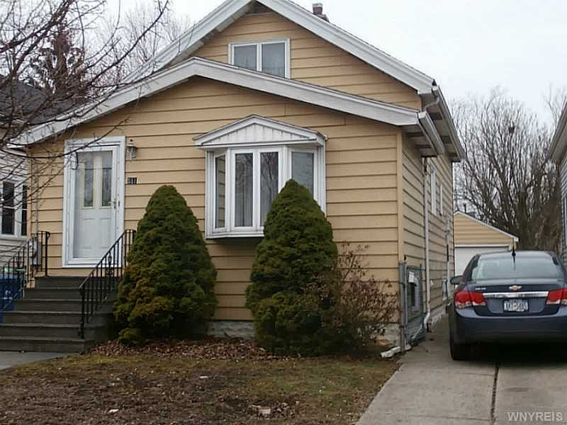 1st image of 551 Marilla St